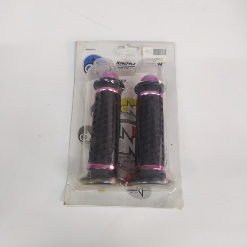 COPPIA MANOPOLE ONE NERO/VIOLA UNIVERSALI PER MOTO E SCOOTER COD.77342822
