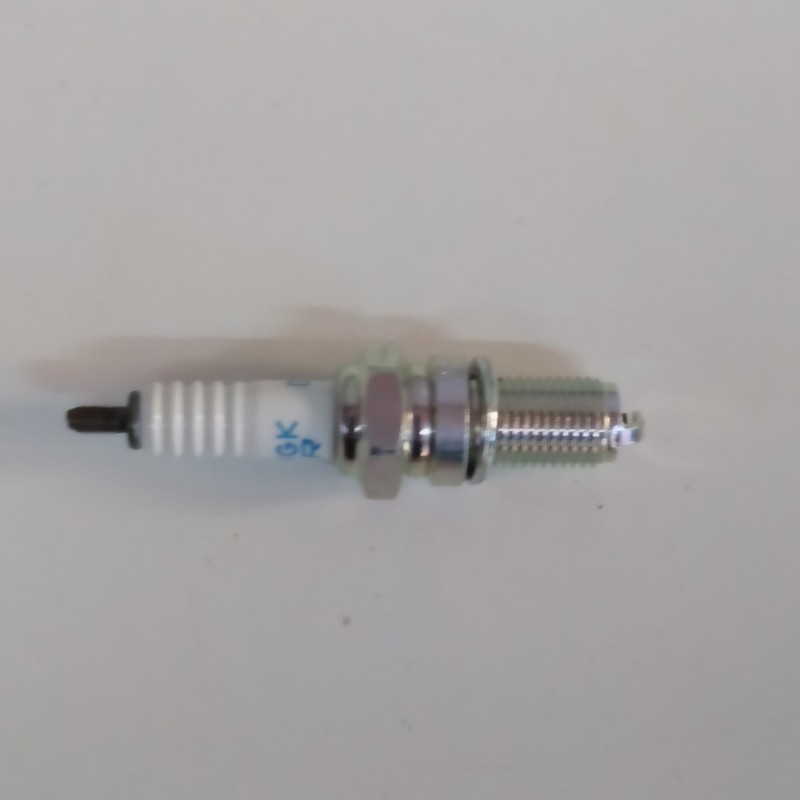 Candela NGK Aprilia Leonardo 250 1998-2004 - Pegaso 650 1992-2004 COD.7162 DR8EA