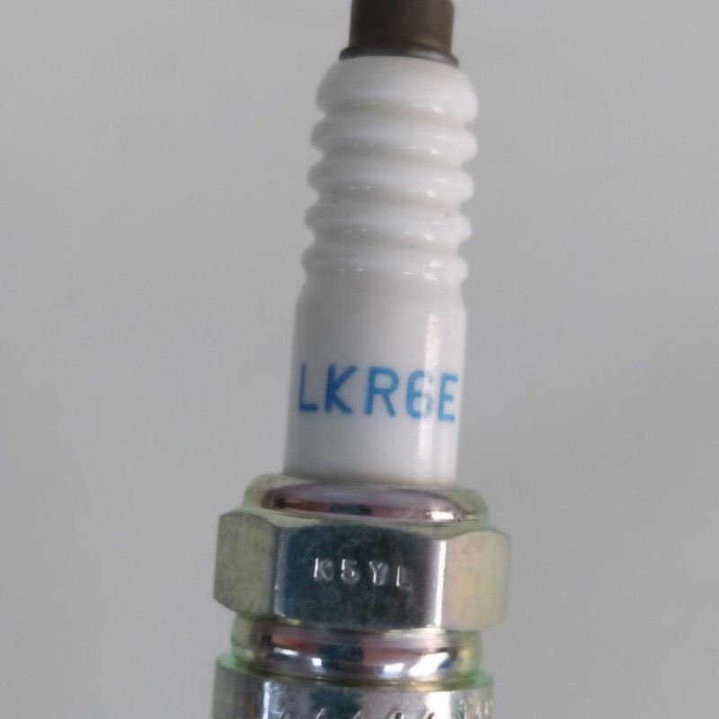 Candela NGK PER MOTORI FUORIBORDO YAMAHA-SUZUKI COD.94702-00437 / LKR6E