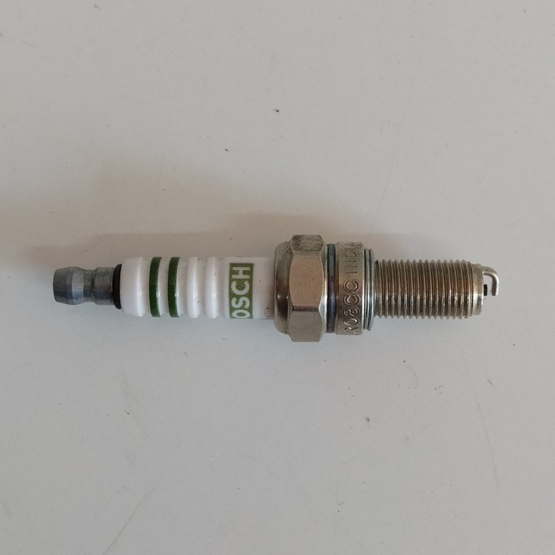 Candela BOSCH  honda CR-F/NX/XR/CB/CBF/CBR/VFR COD.UHR08CC